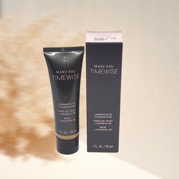 Beige W 180 (Warm) Luminous 3D Foundation Normal to Dry Skin - Picture 5 of 5